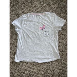Escape the‎ ordinary gray tee size large